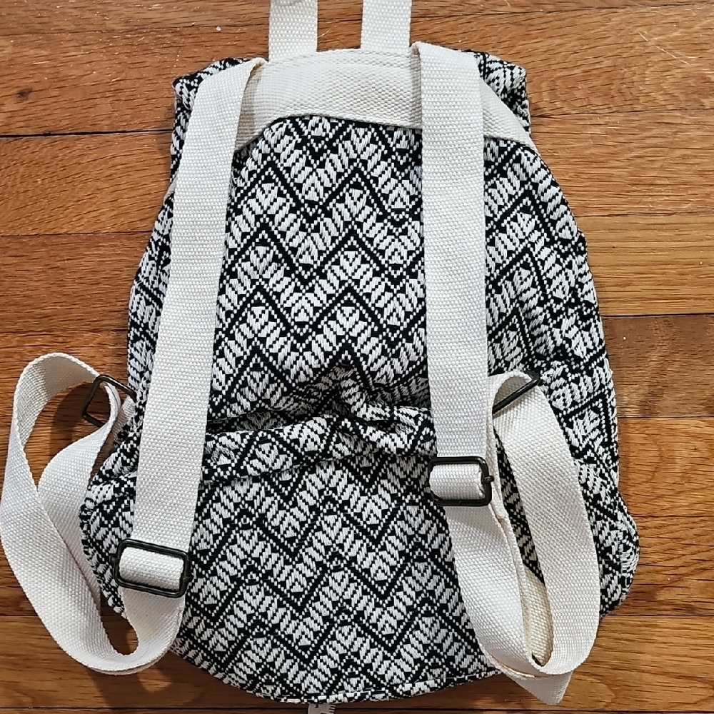 Roxy Zigzag Patterned Backpack in Black and Cream - image 7